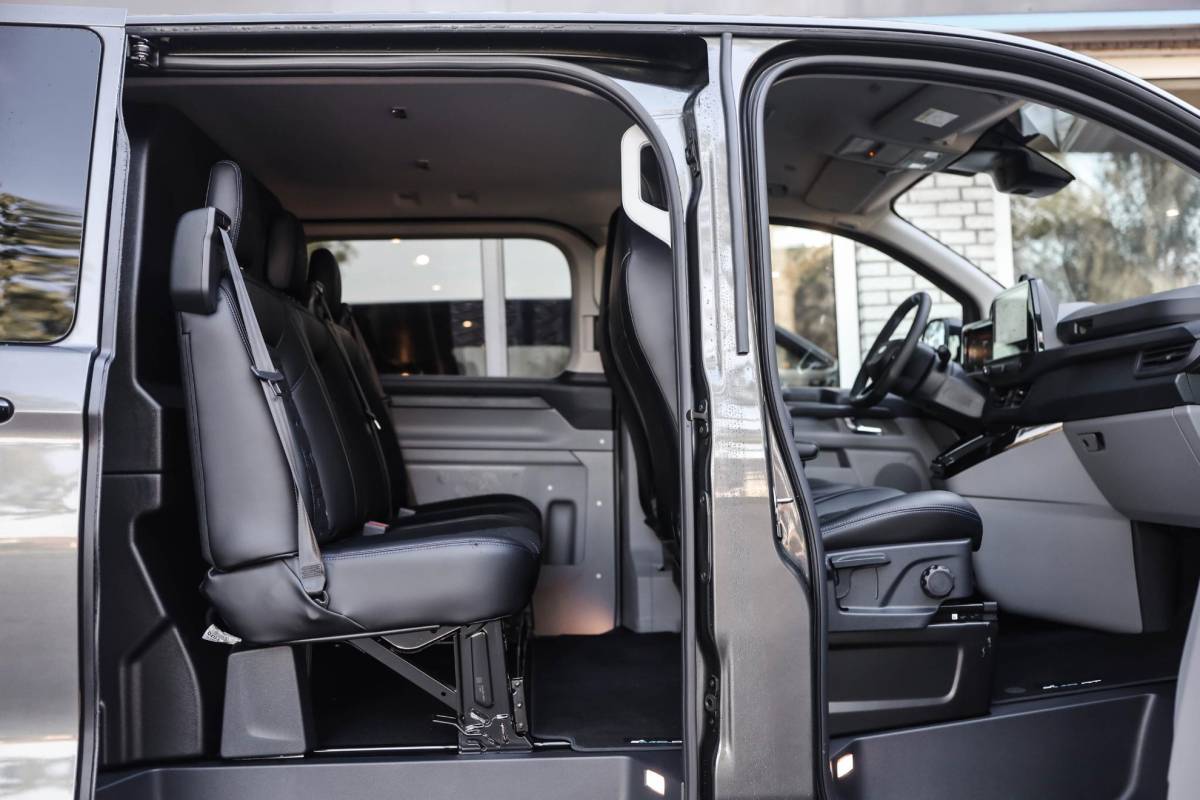 Ford E-Transit Custom Ford E-Transit Custom 320 L2H1 MS-RT 71 kWh DC 286PK Dubbel Cabine