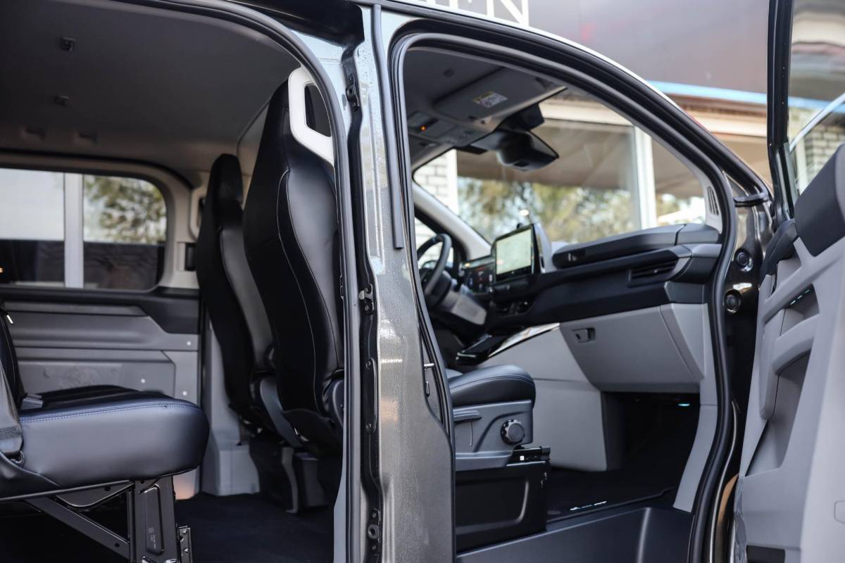 Ford E-Transit Custom Ford E-Transit Custom 320 L2H1 MS-RT 71 kWh DC 286PK Dubbel Cabine
