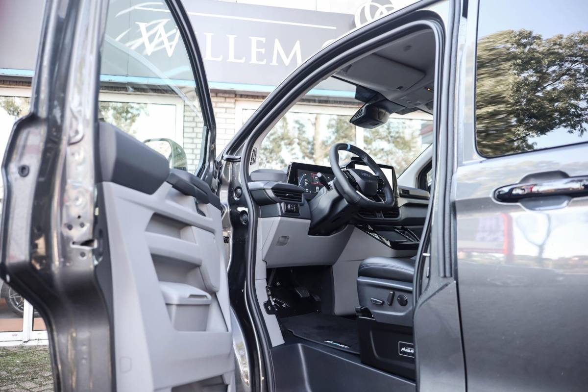 Ford E-Transit Custom Ford E-Transit Custom 320 L2H1 MS-RT 71 kWh DC 286PK Dubbel Cabine