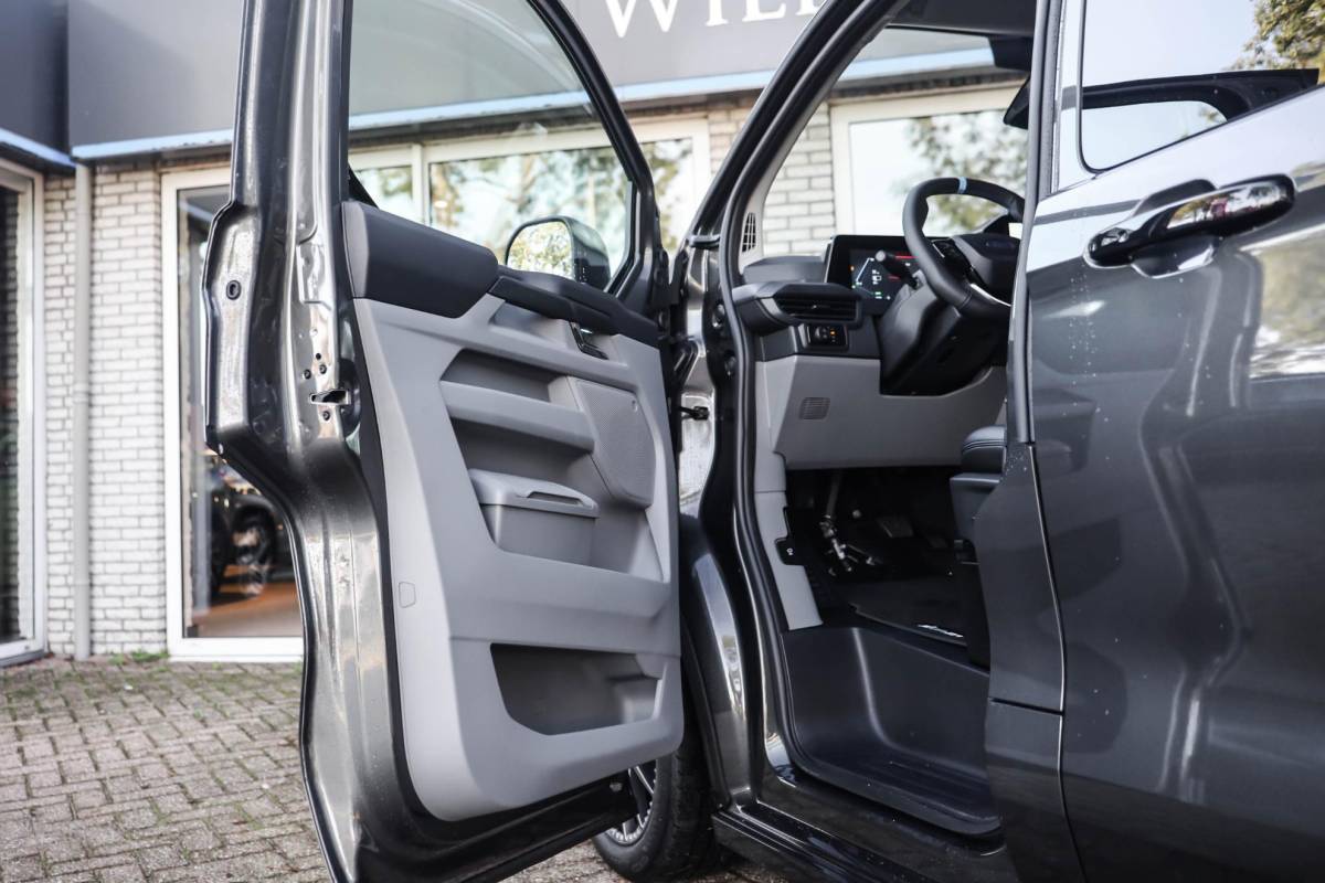 Ford E-Transit Custom Ford E-Transit Custom 320 L2H1 MS-RT 71 kWh DC 286PK Dubbel Cabine