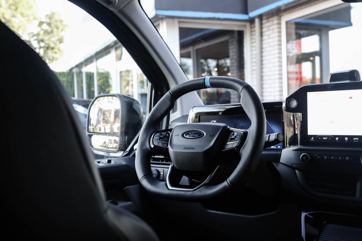 Ford E-Transit Custom Ford E-Transit Custom 320 L2H1 MS-RT 71 kWh DC 286PK Dubbel Cabine