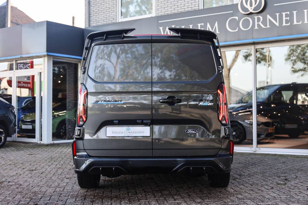 Ford E-Transit Custom Ford E-Transit Custom 320 L2H1 MS-RT 71 kWh DC 286PK Dubbel Cabine