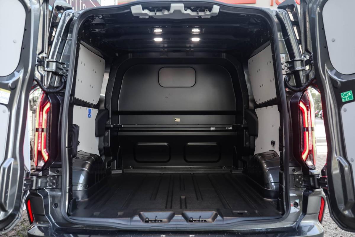 Ford E-Transit Custom Ford E-Transit Custom 320 L2H1 MS-RT 71 kWh DC 286PK Dubbel Cabine