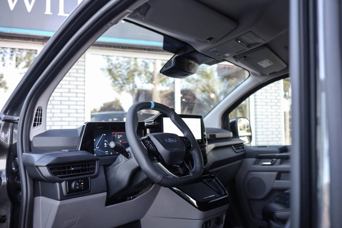 Ford E-Transit Custom Ford E-Transit Custom 320 L2H1 MS-RT 71 kWh DC 286PK Dubbel Cabine