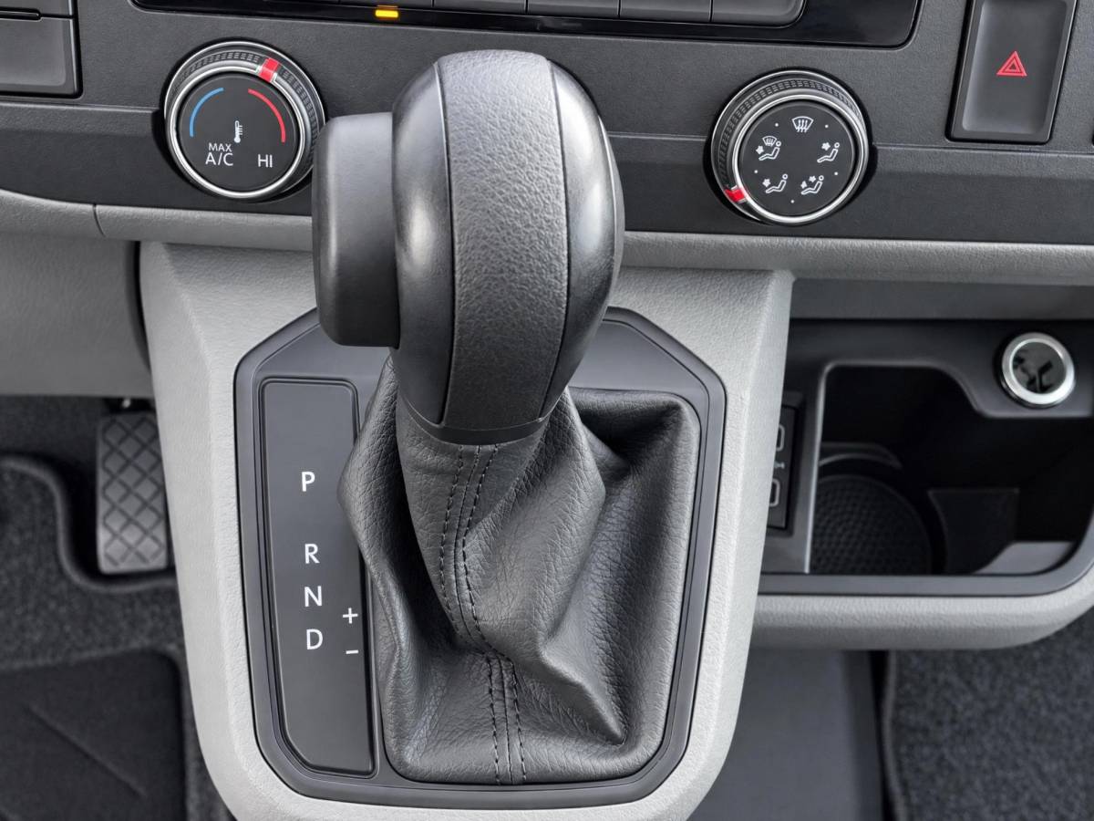 Volkswagen Transporter Volkswagen Transporter 2.0TDi 150pk DSG L2 · Camera · Apple Carplay/Android Auto · 3-zits bank · Cruise Control · Airco ·