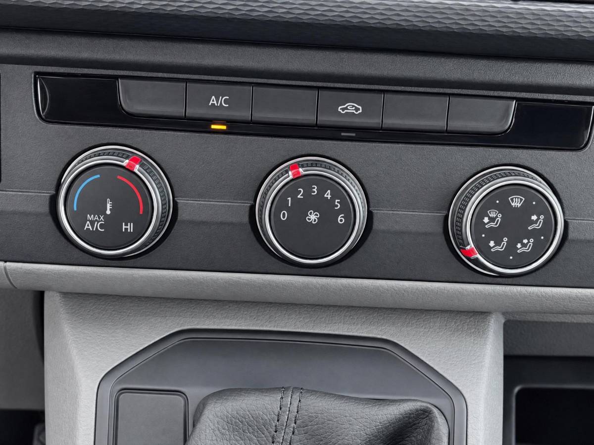 Volkswagen Transporter Volkswagen Transporter 2.0TDi 150pk DSG L2 · Camera · Apple Carplay/Android Auto · 3-zits bank · Cruise Control · Airco ·