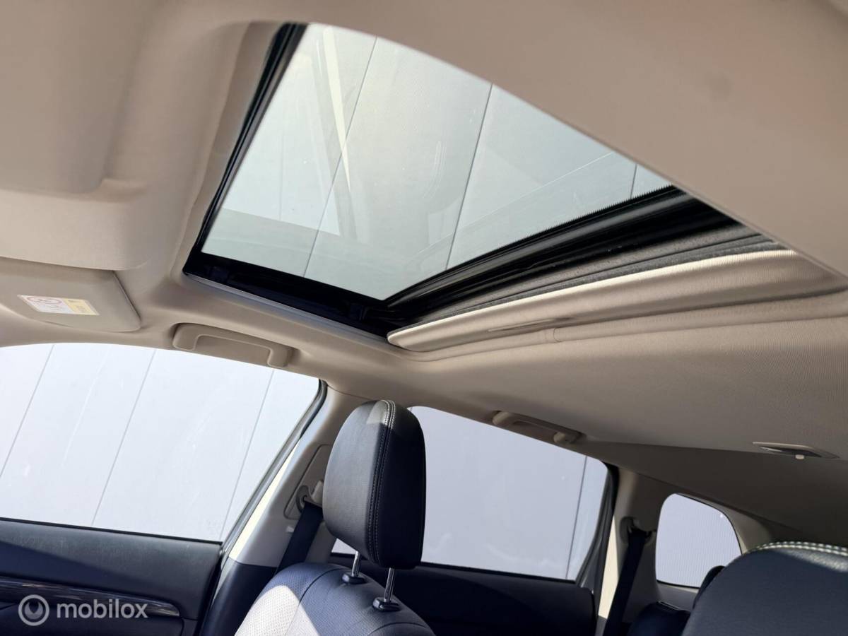 Mitsubishi Outlander Mitsubishi Outlander 2.0 Instyle |leer| 7 persoons|trekhaak