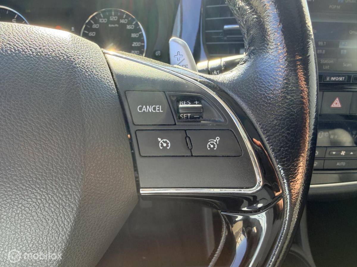 Mitsubishi Outlander Mitsubishi Outlander 2.0 Instyle |leer| 7 persoons|trekhaak