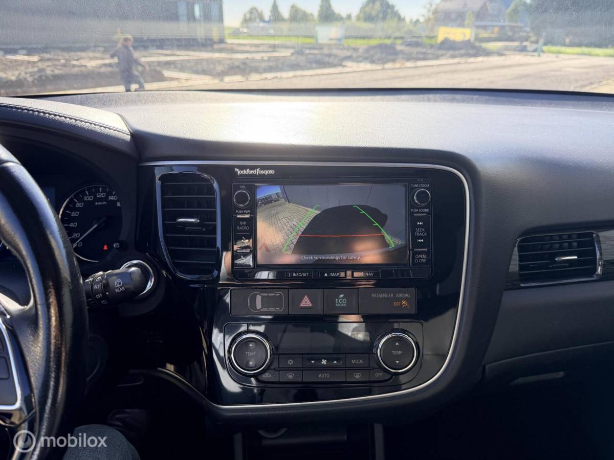 Mitsubishi Outlander Mitsubishi Outlander 2.0 Instyle |leer| 7 persoons|trekhaak