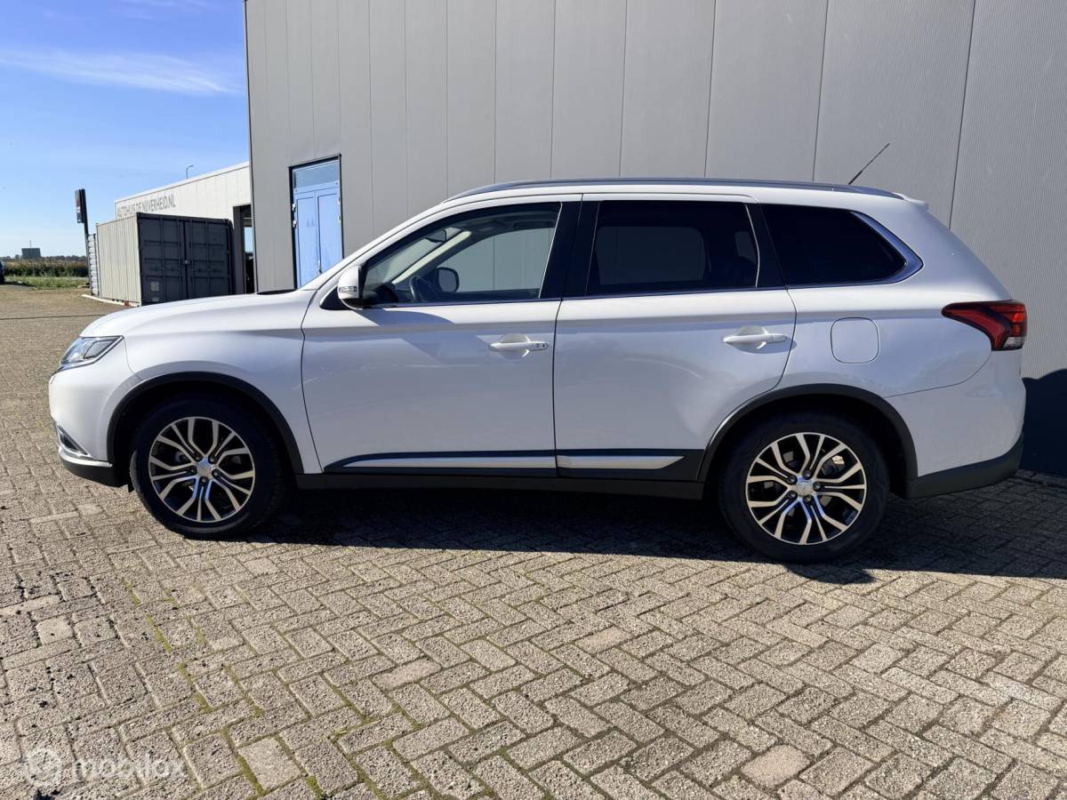 Mitsubishi Outlander Mitsubishi Outlander 2.0 Instyle |leer| 7 persoons|trekhaak