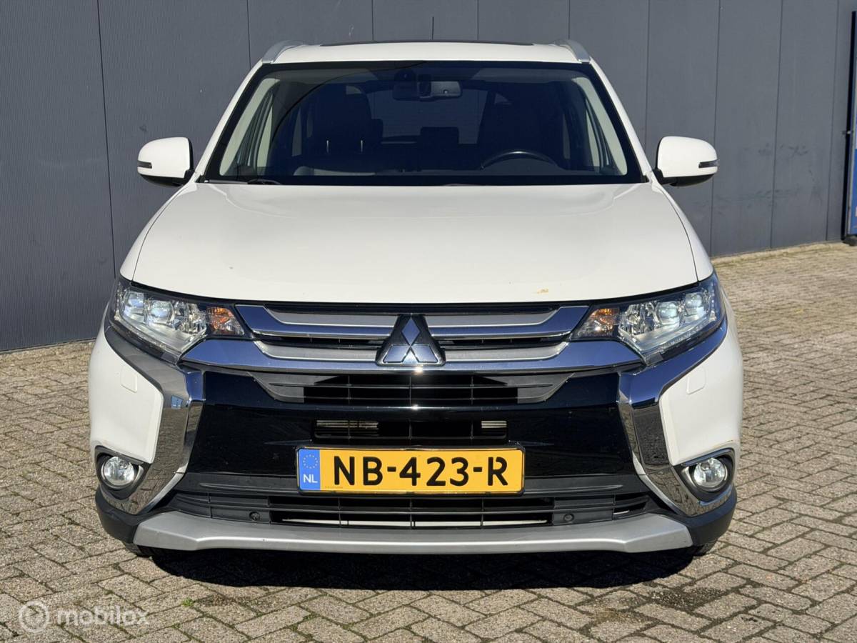 Mitsubishi Outlander Mitsubishi Outlander 2.0 Instyle |leer| 7 persoons|trekhaak