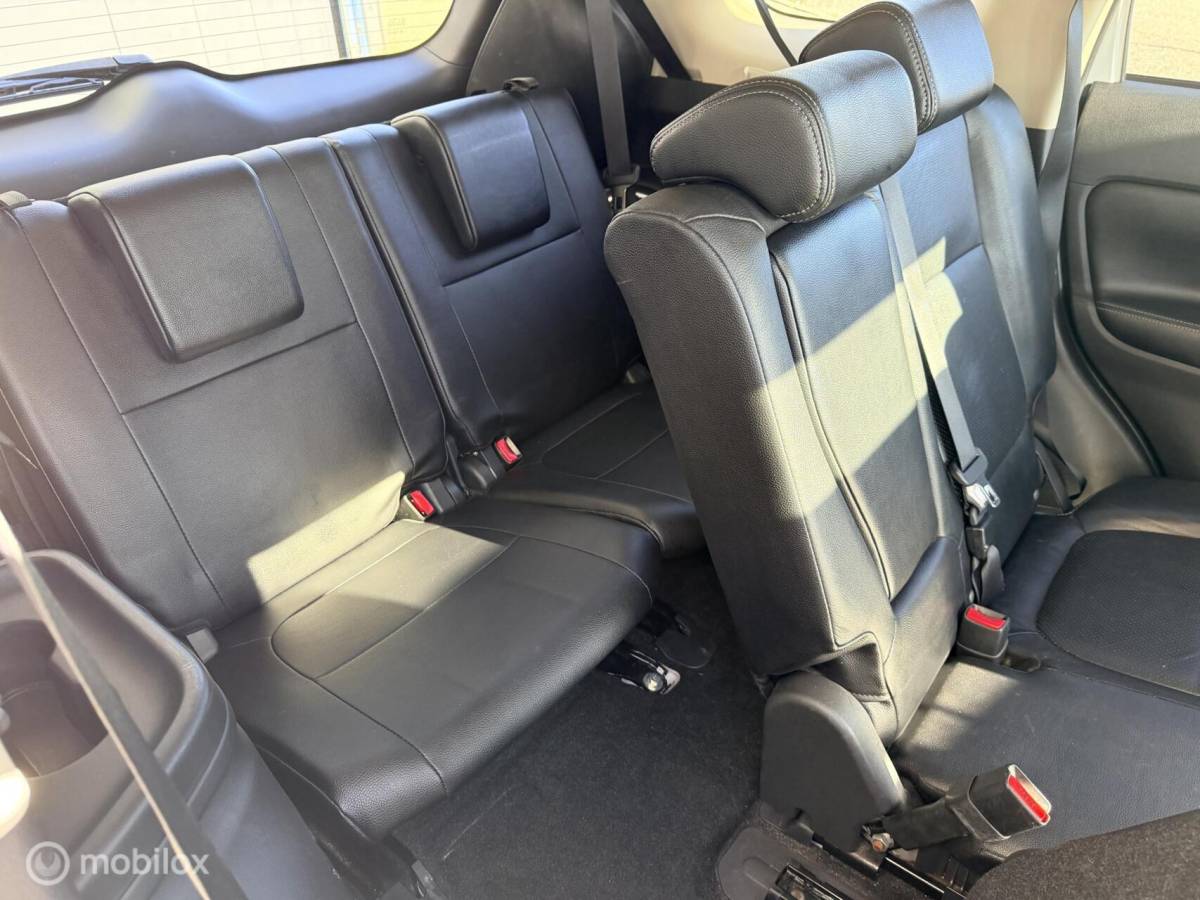 Mitsubishi Outlander Mitsubishi Outlander 2.0 Instyle |leer| 7 persoons|trekhaak