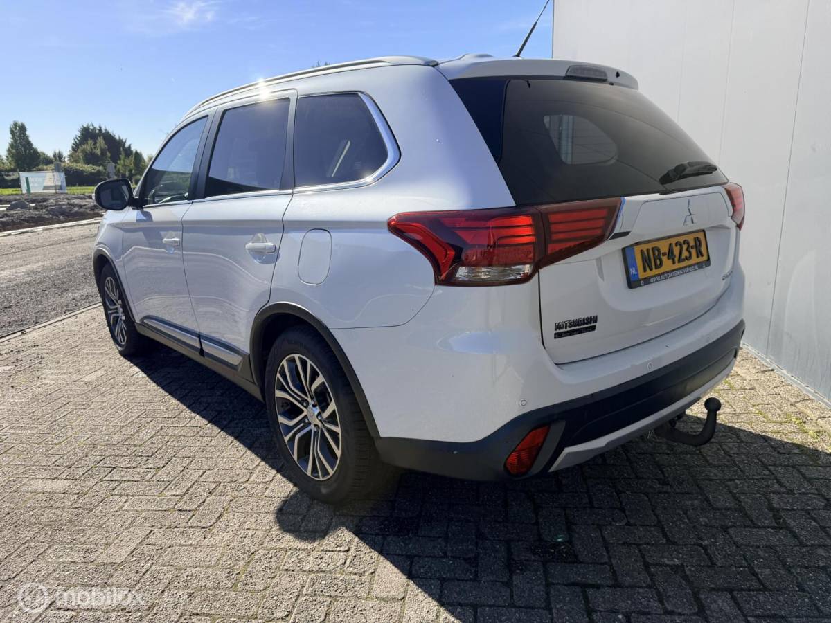 Mitsubishi Outlander Mitsubishi Outlander 2.0 Instyle |leer| 7 persoons|trekhaak