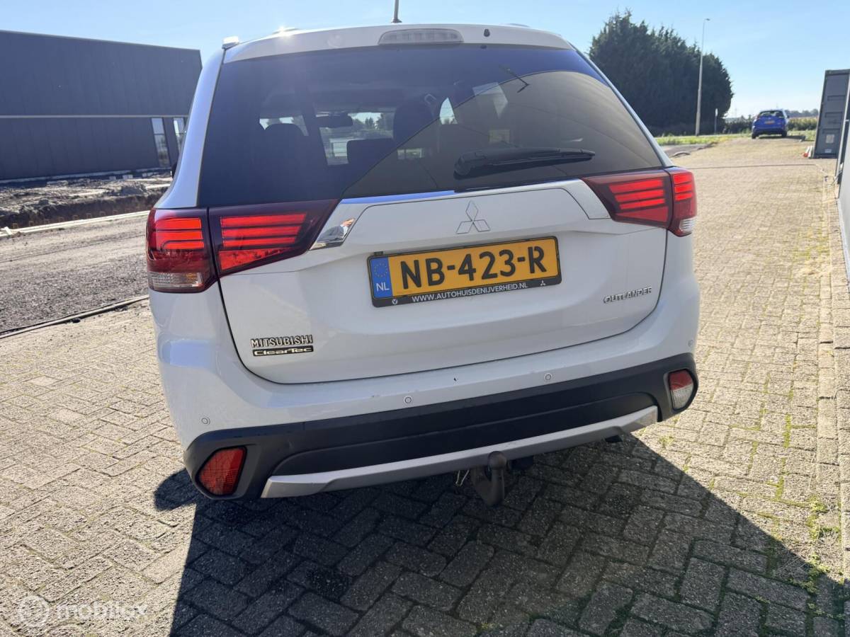 Mitsubishi Outlander Mitsubishi Outlander 2.0 Instyle |leer| 7 persoons|trekhaak
