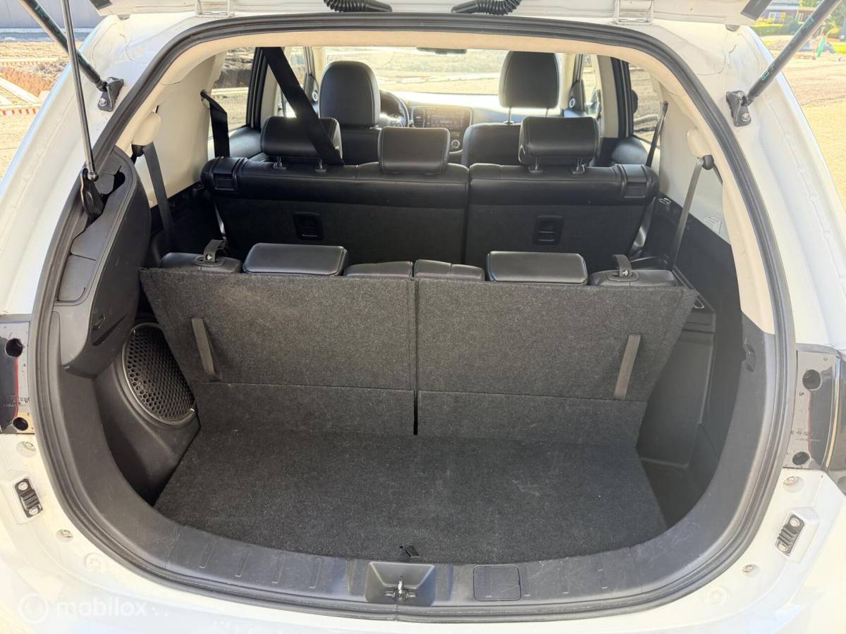 Mitsubishi Outlander Mitsubishi Outlander 2.0 Instyle |leer| 7 persoons|trekhaak