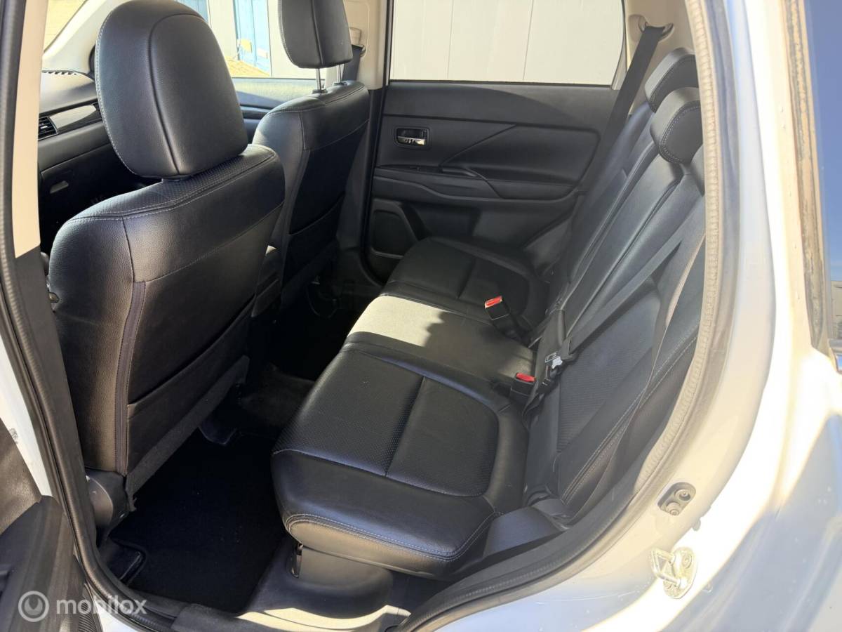 Mitsubishi Outlander Mitsubishi Outlander 2.0 Instyle |leer| 7 persoons|trekhaak