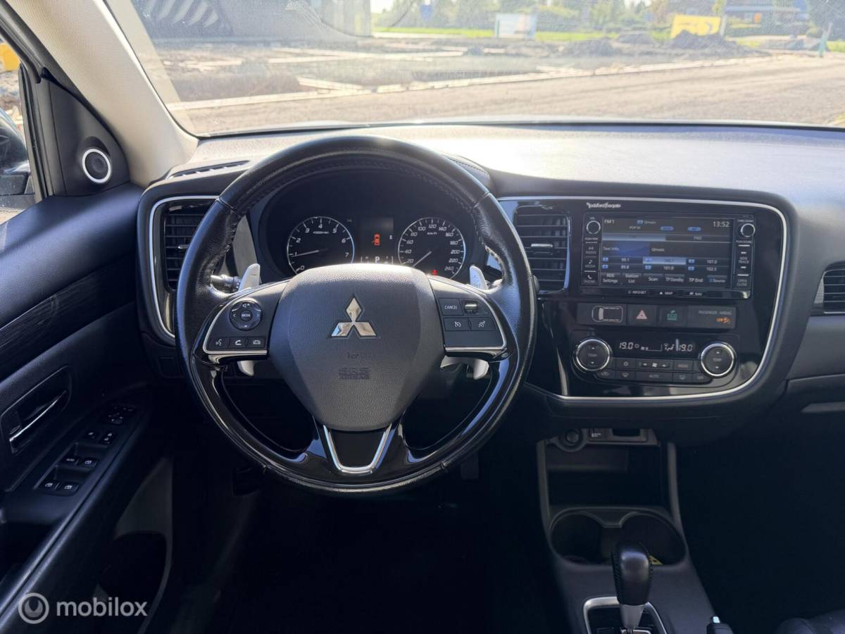 Mitsubishi Outlander Mitsubishi Outlander 2.0 Instyle |leer| 7 persoons|trekhaak
