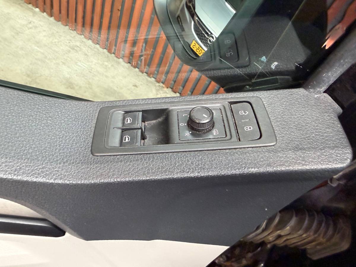 Volkswagen Transporter Volkswagen Transporter 2.0 TDI L2H1 DC Highline Clima-Navi-Cruise-Stoelverw.-Trekhaak-NL Auto-NAP
