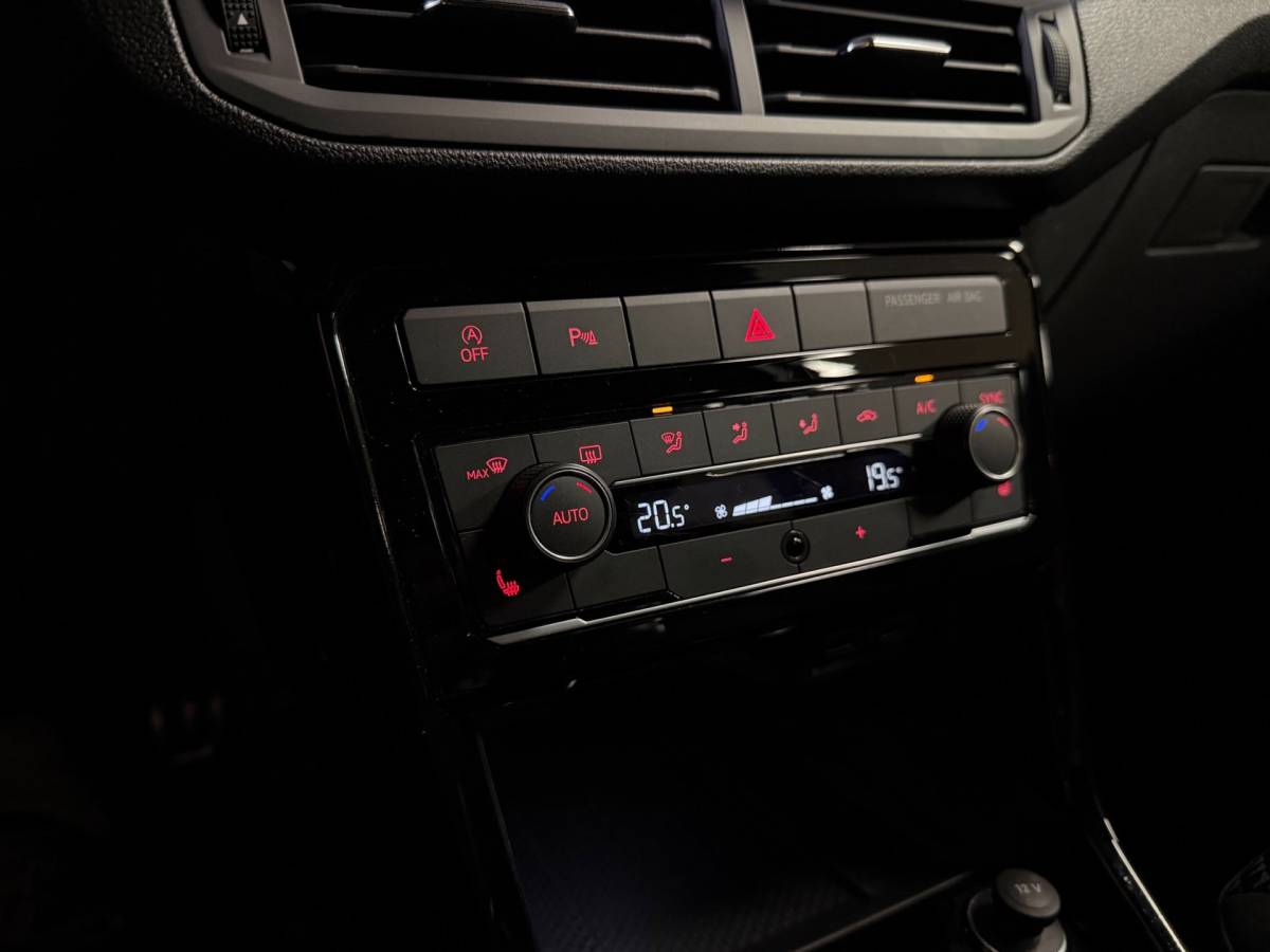 Volkswagen T-Cross Volkswagen T-Cross 1.0 TSI United *Dealer OH* Stoelverw.|Sfeerverlichting|Virtual|BlindSP|Carplay|All-seasons|Camera|Adapt.Cruise|