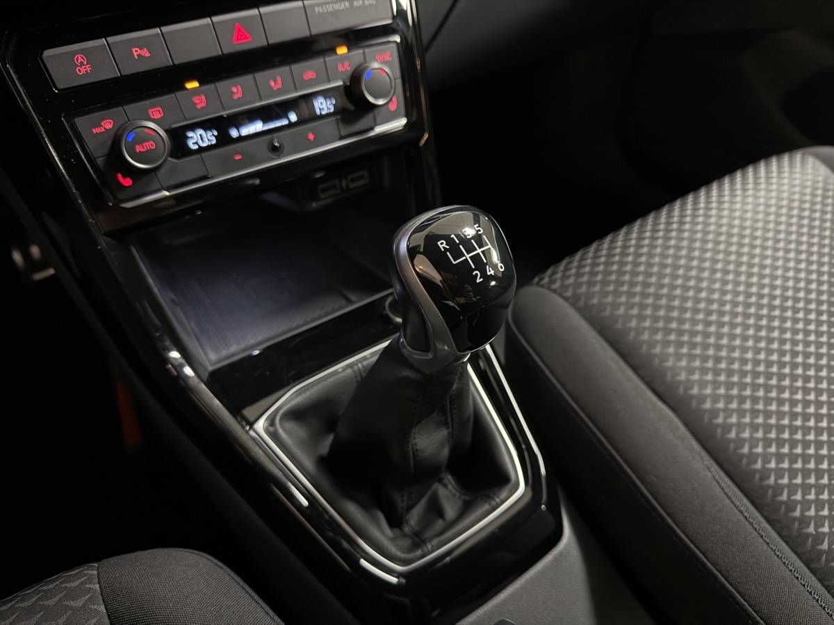 Volkswagen T-Cross Volkswagen T-Cross 1.0 TSI United *Dealer OH* Stoelverw.|Sfeerverlichting|Virtual|BlindSP|Carplay|All-seasons|Camera|Adapt.Cruise|