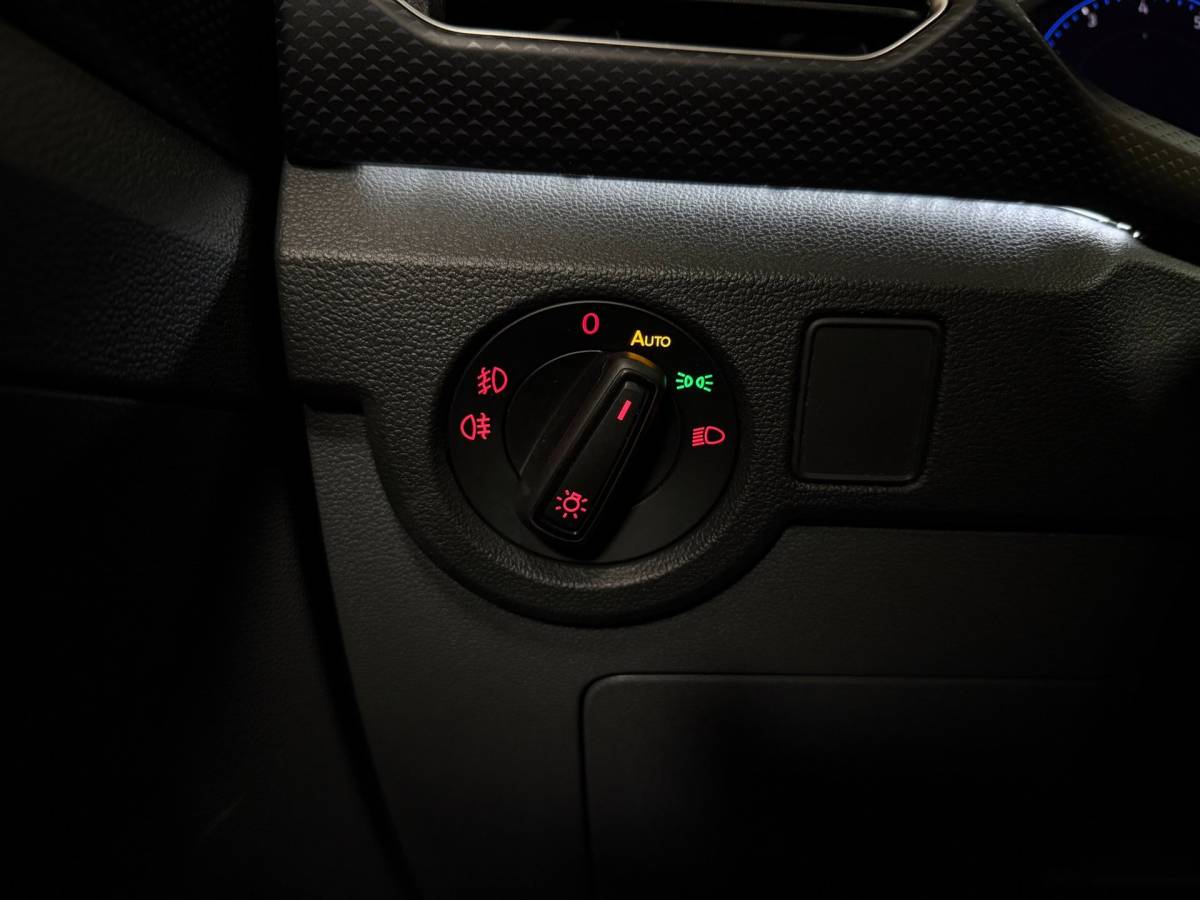 Volkswagen T-Cross Volkswagen T-Cross 1.0 TSI United *Dealer OH* Stoelverw.|Sfeerverlichting|Virtual|BlindSP|Carplay|All-seasons|Camera|Adapt.Cruise|