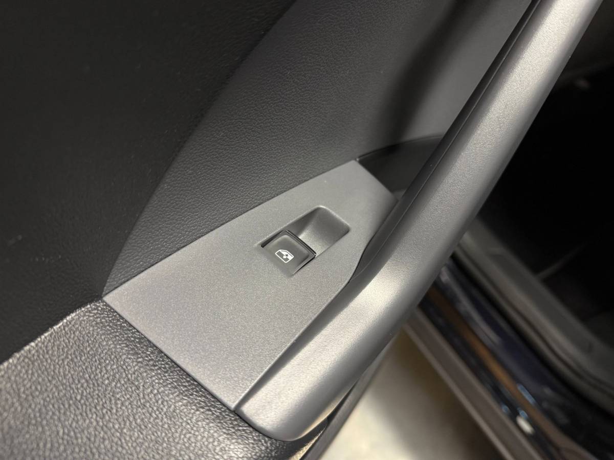 Volkswagen T-Cross Volkswagen T-Cross 1.0 TSI United *Dealer OH* Stoelverw.|Sfeerverlichting|Virtual|BlindSP|Carplay|All-seasons|Camera|Adapt.Cruise|
