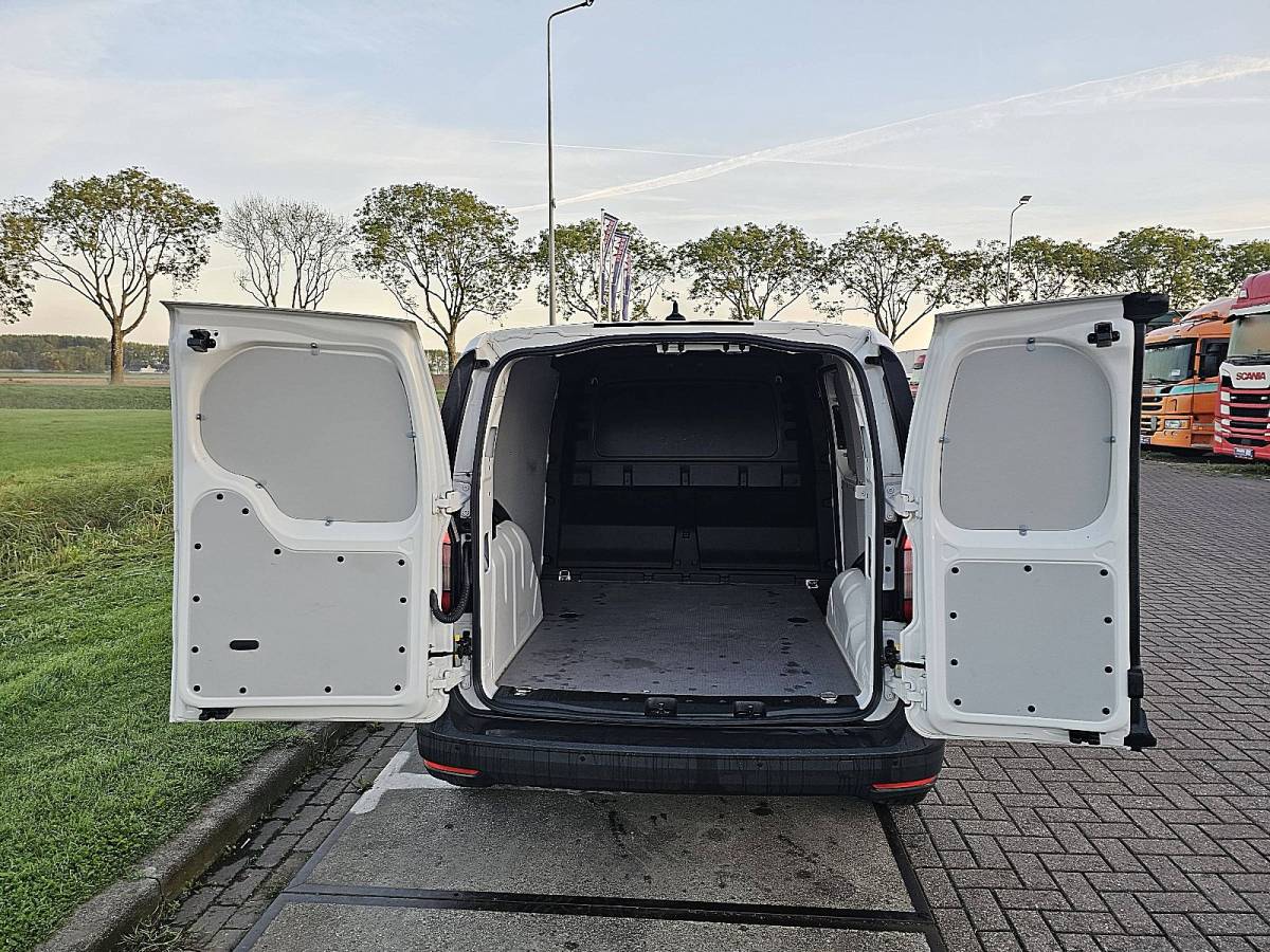 Volkswagen Caddy VOLKSWAGEN CADDY 2.0 L1 CarPlay BPM-Vrij Airco Parkeersensoren Euro6!