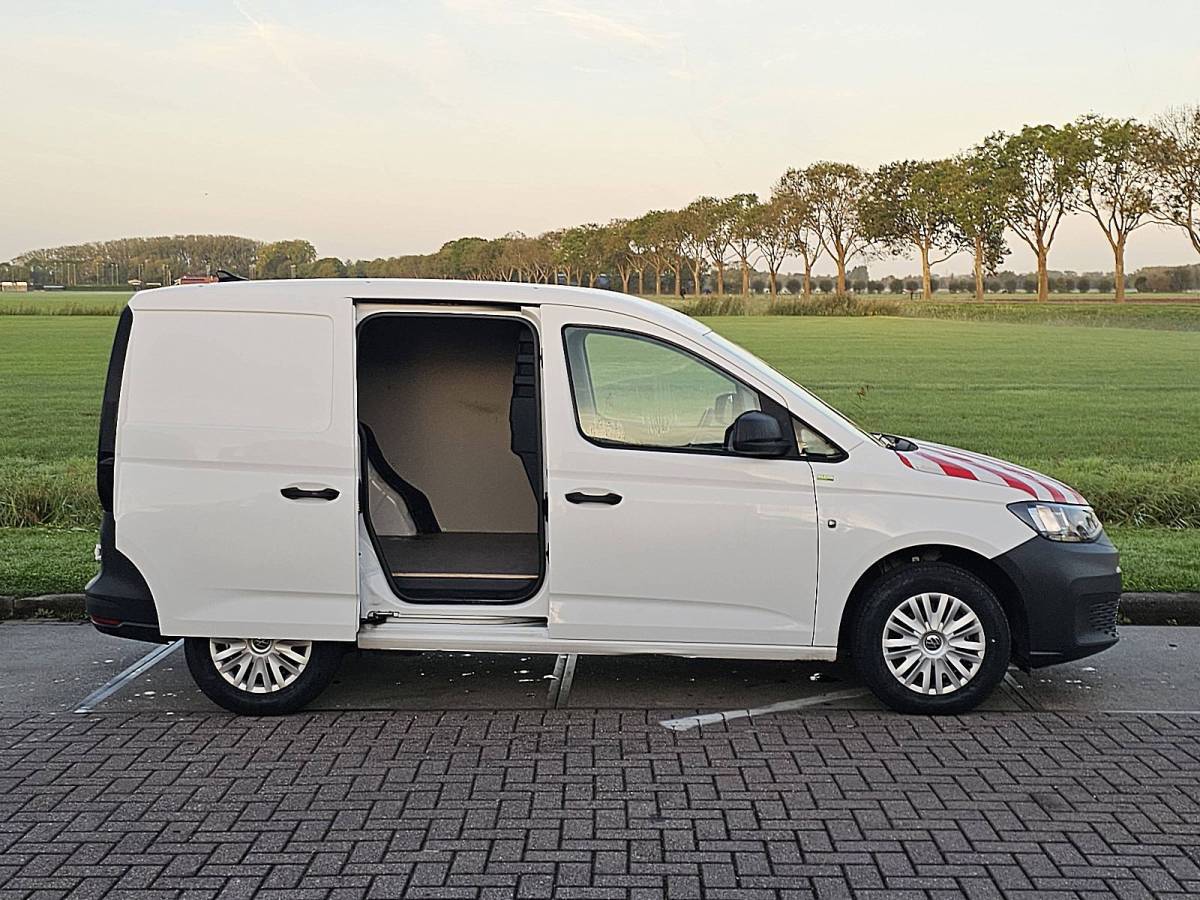 Volkswagen Caddy VOLKSWAGEN CADDY 2.0 L1 CarPlay BPM-Vrij Airco Parkeersensoren Euro6!