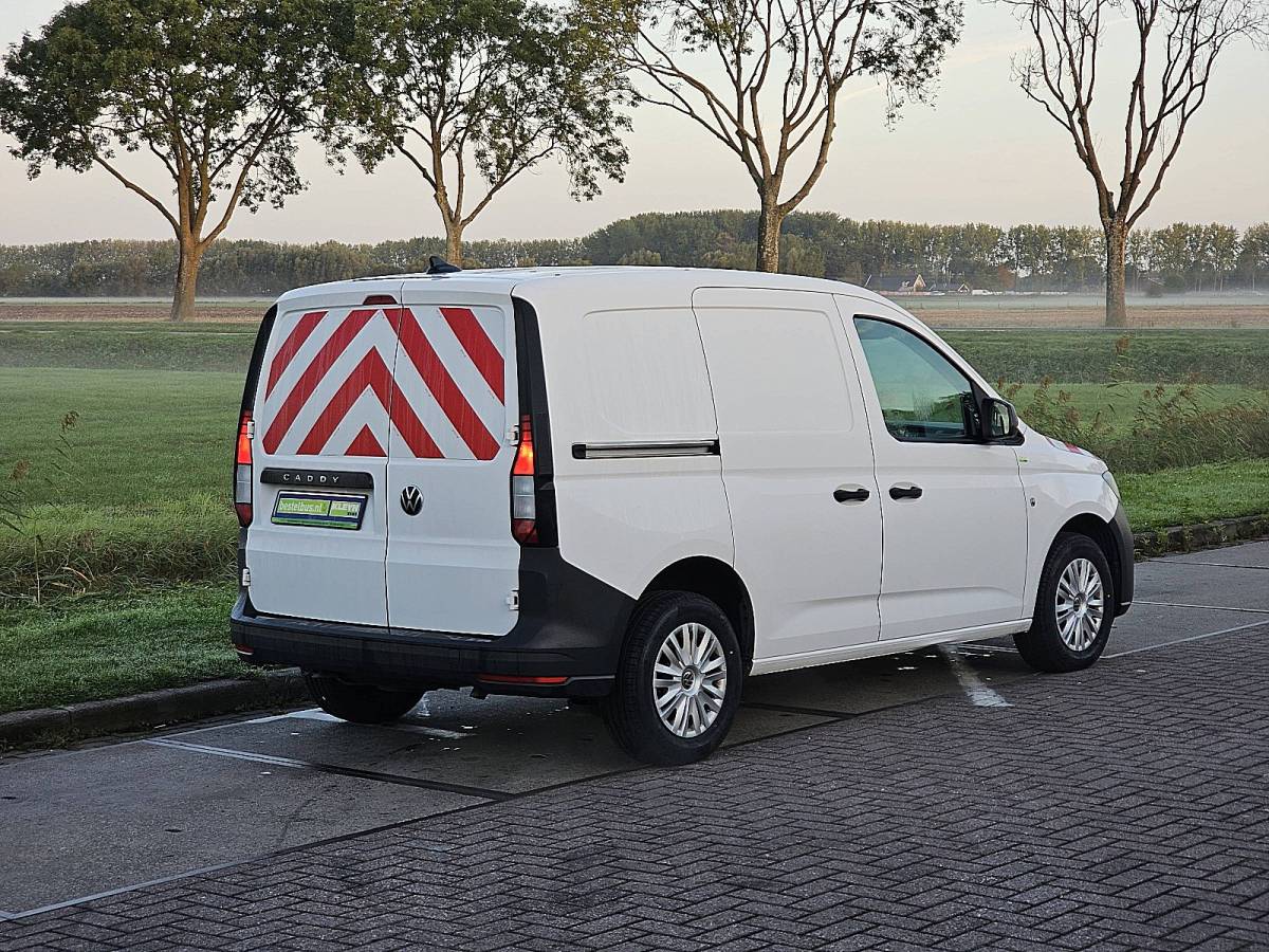 Volkswagen Caddy VOLKSWAGEN CADDY 2.0 L1 CarPlay BPM-Vrij Airco Parkeersensoren Euro6!