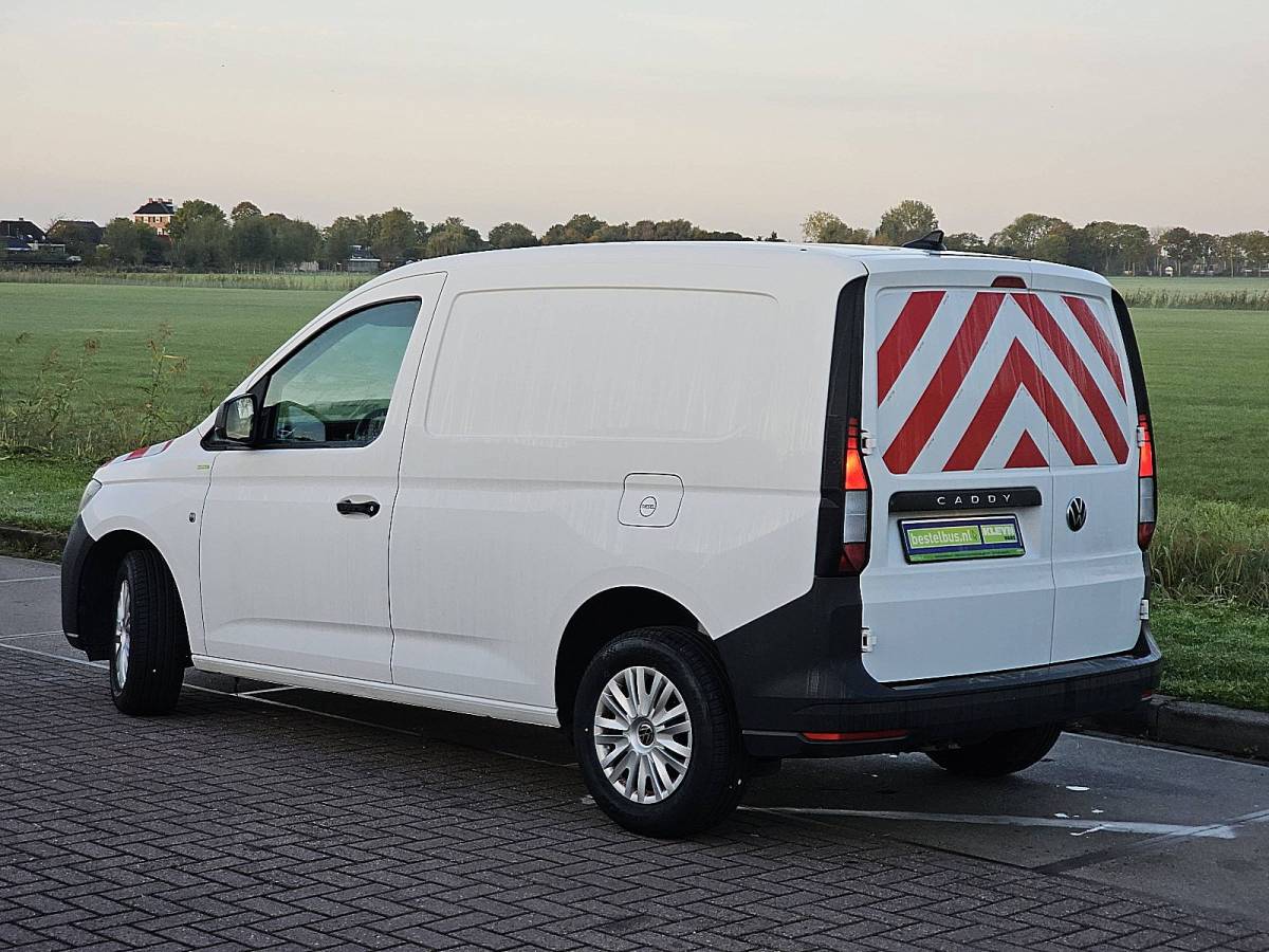 Volkswagen Caddy VOLKSWAGEN CADDY 2.0 L1 CarPlay BPM-Vrij Airco Parkeersensoren Euro6!