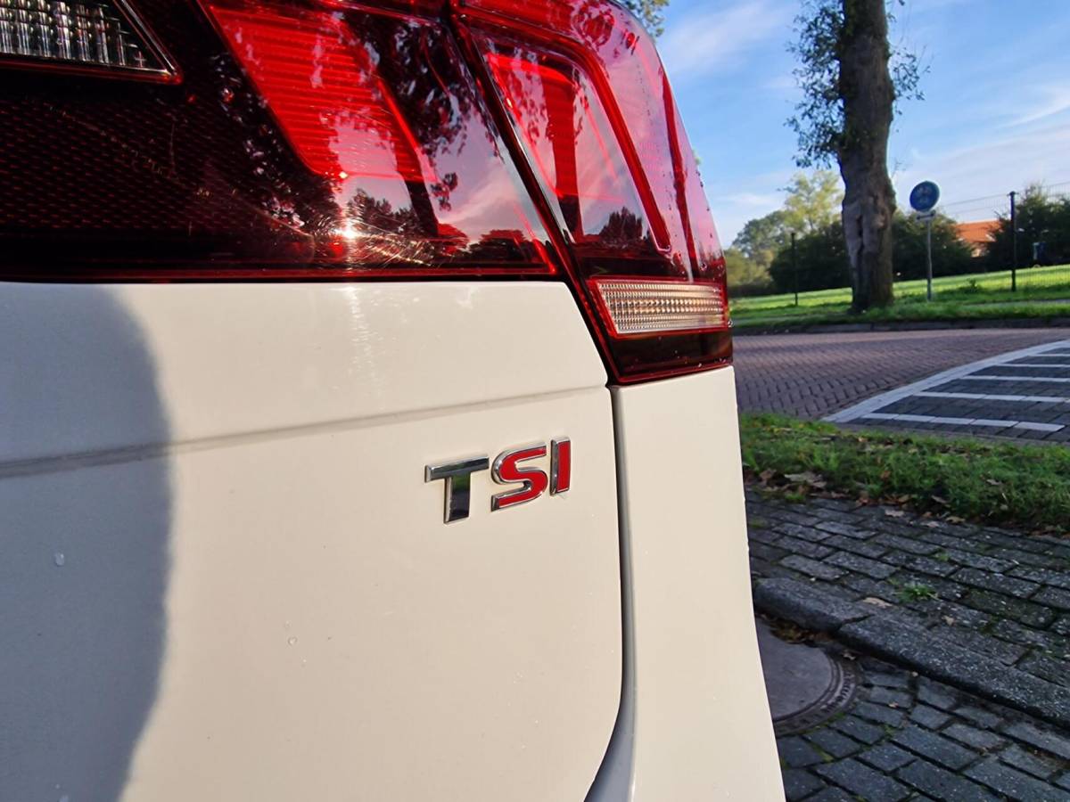 Volkswagen Tiguan Volkswagen Tiguan 1.4 TSI ACT Highline|DSG|Clima|Trekhaak|PDC|Carplay|LED|ACC|
