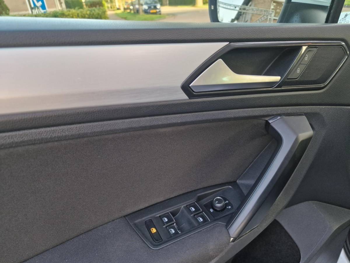 Volkswagen Tiguan Volkswagen Tiguan 1.4 TSI ACT Highline|DSG|Clima|Trekhaak|PDC|Carplay|LED|ACC|