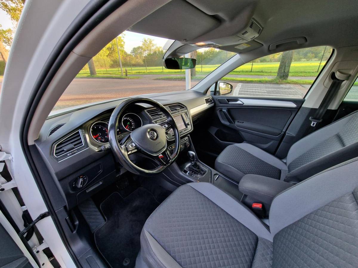 Volkswagen Tiguan Volkswagen Tiguan 1.4 TSI ACT Highline|DSG|Clima|Trekhaak|PDC|Carplay|LED|ACC|