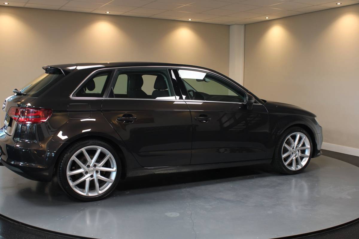 Audi A3 Audi A3 Sportback 1.4 TFSI CoD Ambition Pro Line plus *Carplay* Stoelverw.|Dashcam|Trekhaak|Cruise|Climate|PDC|18”Velgen|Metallic