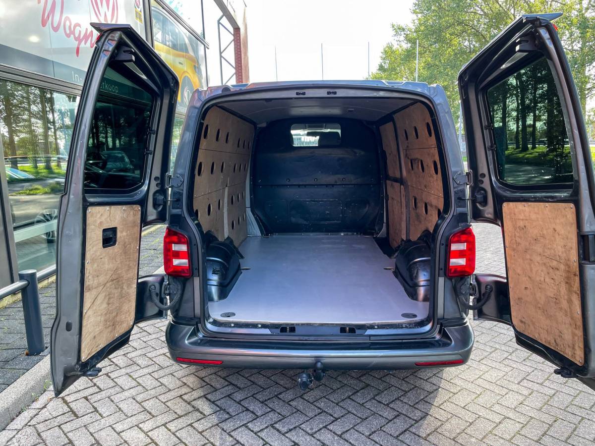 Volkswagen Transporter Volkswagen Transporter 2.0 TDI 150 pk L2H1 | Airco | 20″ Lmv | 3 zits | MARGE |