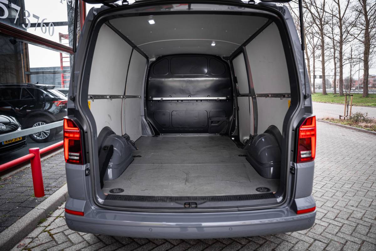 Volkswagen Transporter Volkswagen Transporter 2.0 TDI 150pk | L2 | Automaat | Stoelverwarming | Navigatie | Adaptieve cruise control |Carplay |