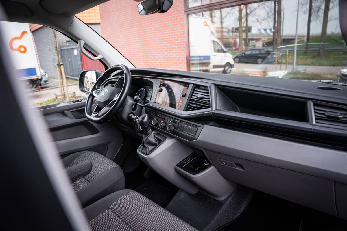 Volkswagen Transporter Volkswagen Transporter 2.0 TDI 150pk | L2 | Automaat | Stoelverwarming | Navigatie | Adaptieve cruise control |Carplay |