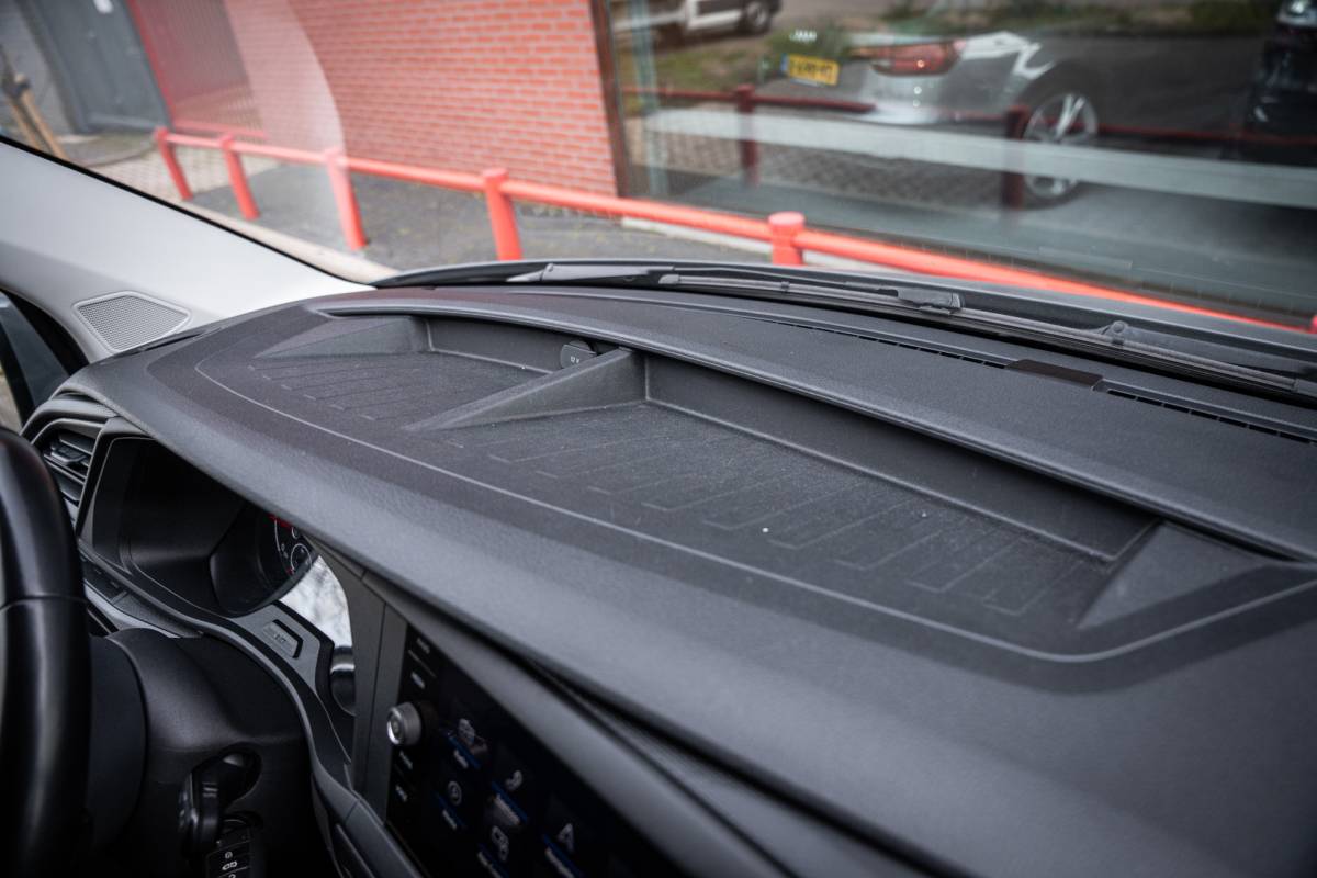 Volkswagen Transporter Volkswagen Transporter 2.0 TDI 150pk | L2 | Automaat | Stoelverwarming | Navigatie | Adaptieve cruise control |Carplay |
