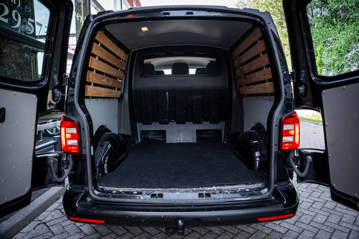 Volkswagen Transporter Volkswagen Transporter 2.0 TDI 150pk L2 DC | DSG | Trekhaak | PDC | Navigatie | Cruise | 18 LMV