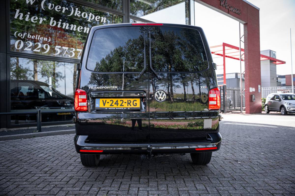 Volkswagen Transporter Volkswagen Transporter 2.0 TDI 150pk L2 DC | DSG | Trekhaak | PDC | Navigatie | Cruise | 18 LMV