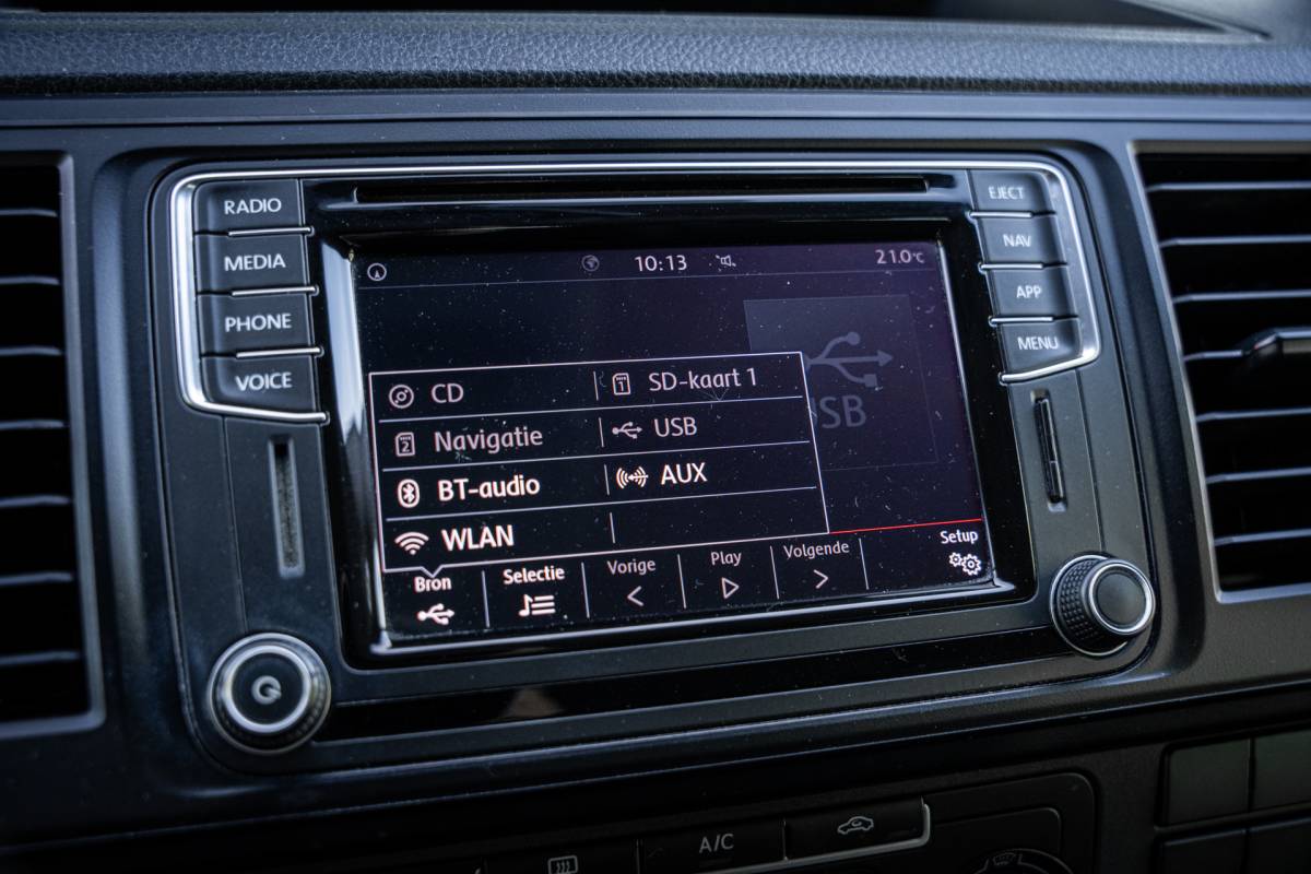 Volkswagen Transporter Volkswagen Transporter 2.0 TDI 150pk L2 DC | DSG | Trekhaak | PDC | Navigatie | Cruise | 18 LMV