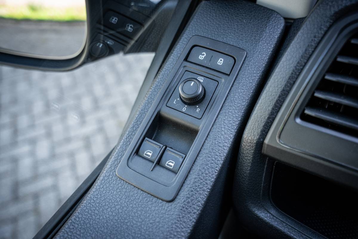 Volkswagen Transporter Volkswagen Transporter 2.0 TDI 150pk L2 DC | DSG | Trekhaak | PDC | Navigatie | Cruise | 18 LMV