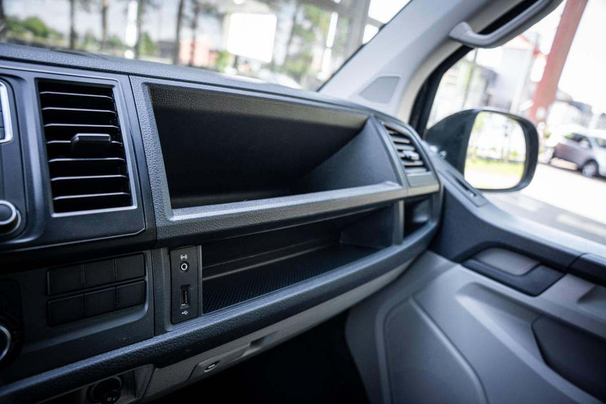Volkswagen Transporter Volkswagen Transporter 2.0 TDI 150pk L2 DC | DSG | Trekhaak | PDC | Navigatie | Cruise | 18 LMV