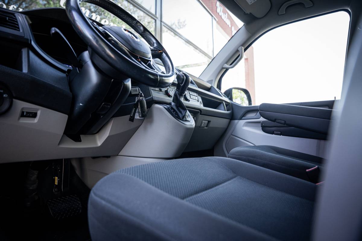 Volkswagen Transporter Volkswagen Transporter 2.0 TDI 150pk L2 DC | DSG | Trekhaak | PDC | Navigatie | Cruise | 18 LMV