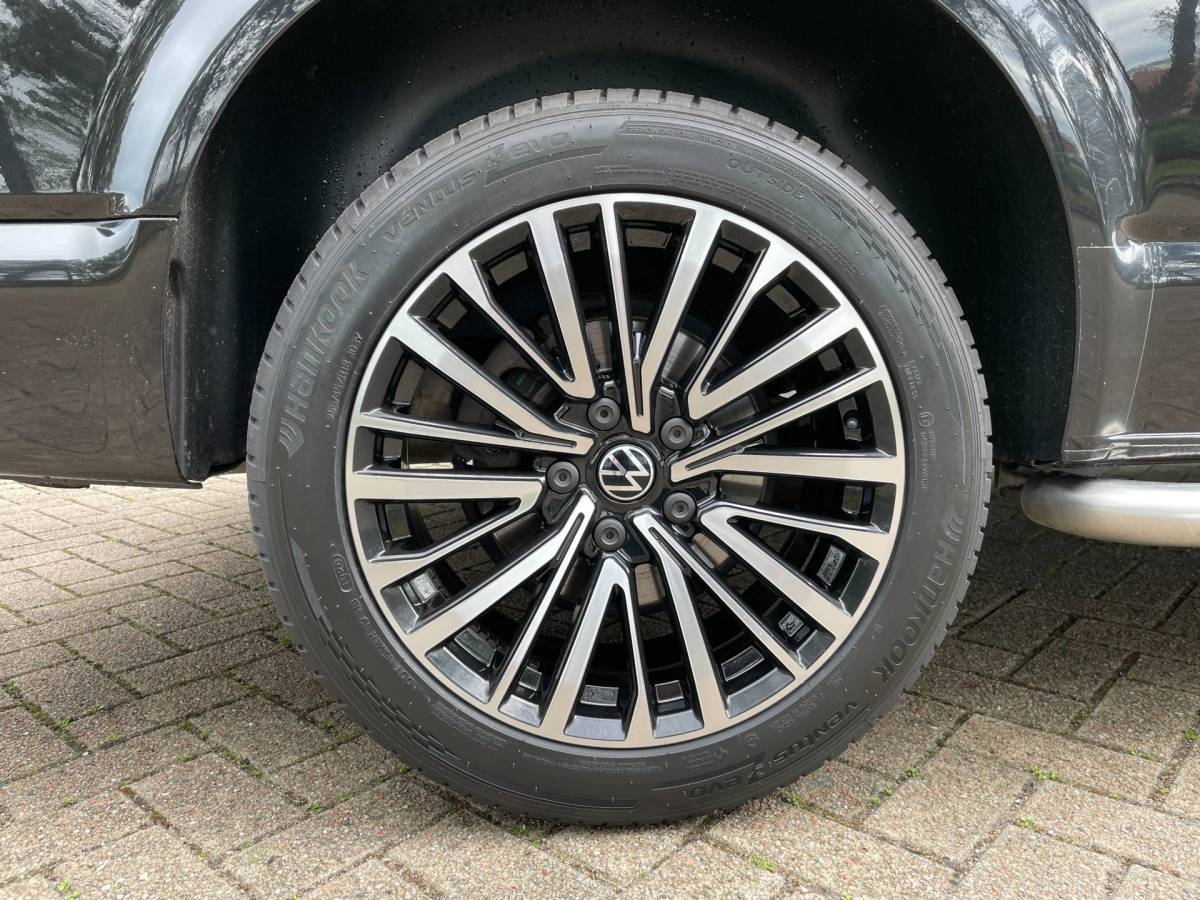 Volkswagen Transporter Volkswagen Transporter 2.0 TDI 150pk L2 DC | DSG | Trekhaak | PDC | Navigatie | Cruise | 18 LMV
