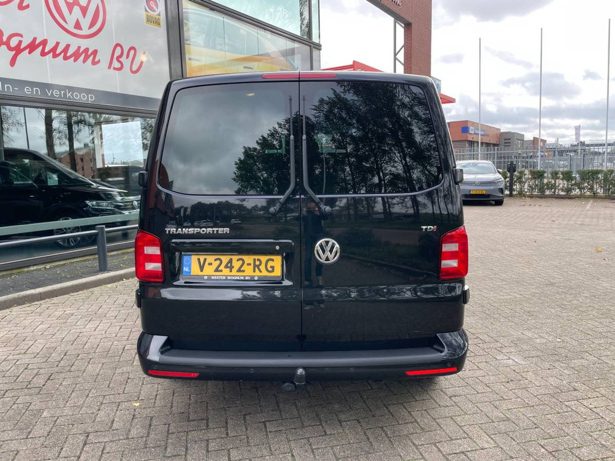 Volkswagen Transporter Volkswagen Transporter 2.0 TDI 150pk L2 DC | DSG | Trekhaak | PDC | Navigatie | Cruise | 18 LMV