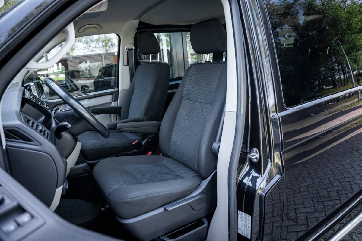 Volkswagen Transporter Volkswagen Transporter 2.0 TDI 150pk L2 DC | DSG | Trekhaak | PDC | Navigatie | Cruise | 18 LMV