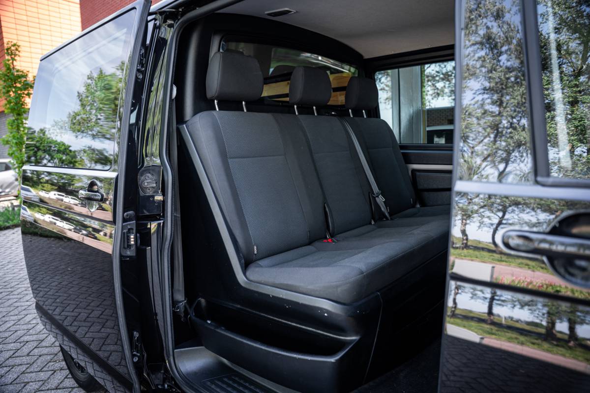 Volkswagen Transporter Volkswagen Transporter 2.0 TDI 150pk L2 DC | DSG | Trekhaak | PDC | Navigatie | Cruise | 18 LMV