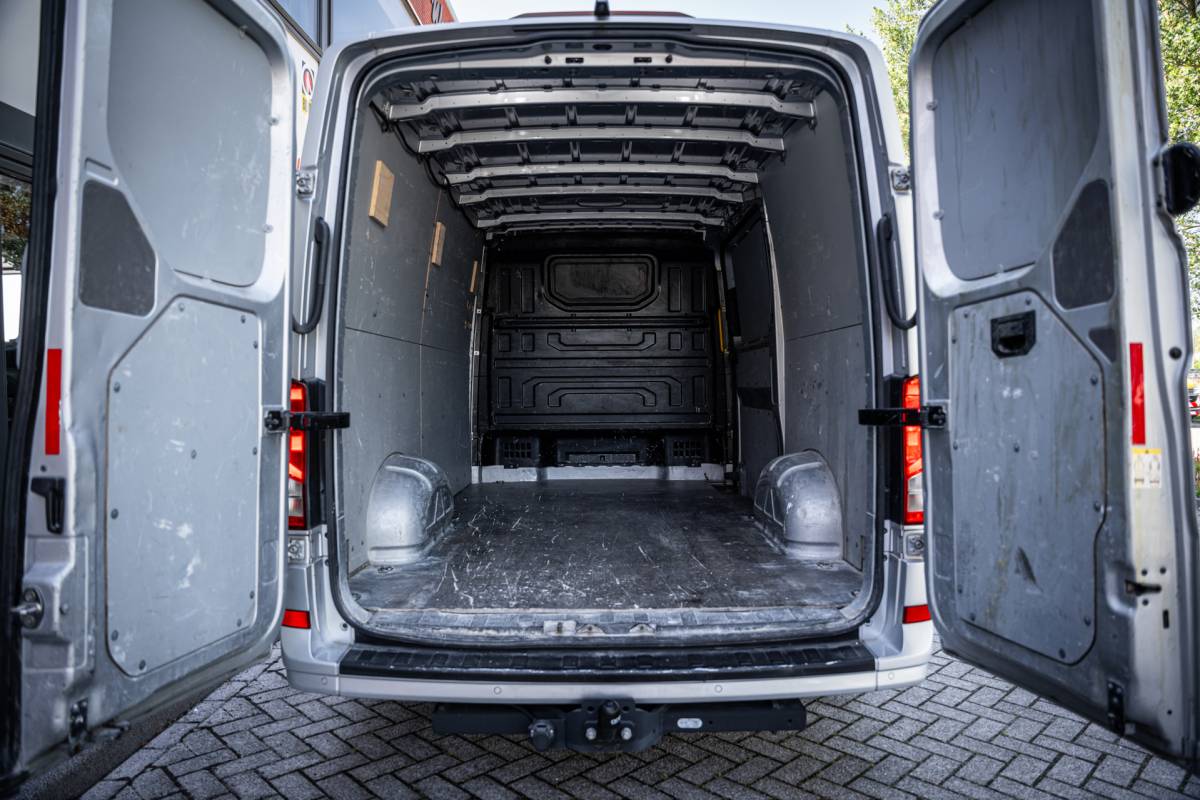 Volkswagen Crafter Volkswagen Crafter 30 2.0 TDI 177pk L2H1 | 3000kg trekgewicht | Aut. | Navi | LED | PDC | Euro6 |