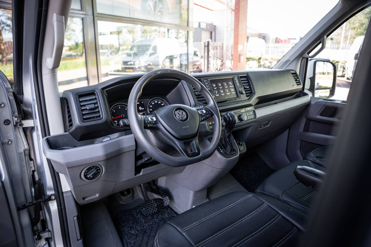 Volkswagen Crafter Volkswagen Crafter 30 2.0 TDI 177pk L2H1 | 3000kg trekgewicht | Aut. | Navi | LED | PDC | Euro6 |